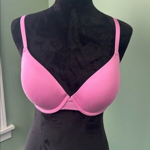 Pink Victoria’s Secret t-shirt light pink 38C bra 30D